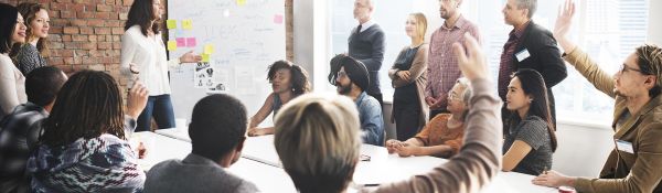 Art du pitch : Présentation efficace – Conception et livraison